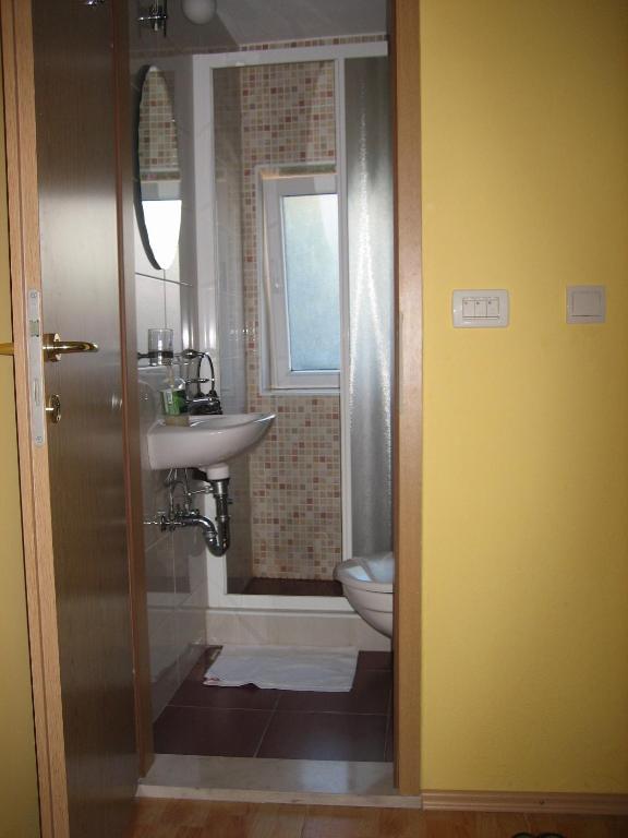 Split Central Guesthouse الغرفة الصورة